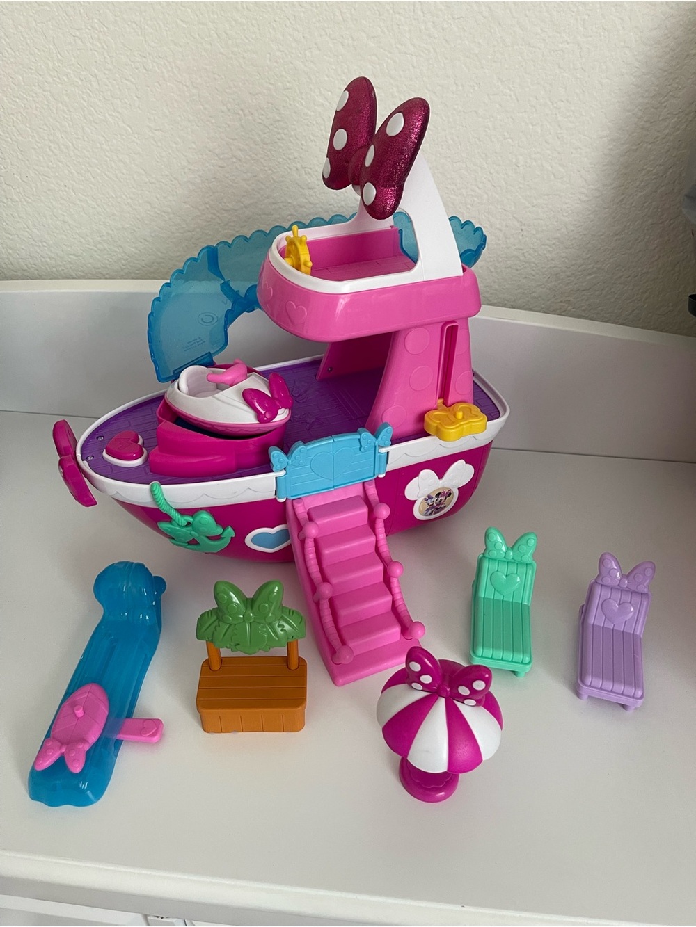 Disney Junior Minnie Mouse Bowdazzling Yacht, Lights and Sounds